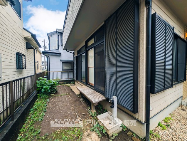 羽村市神明台1丁目　中古戸建の外観|【A warm space】◆心がほどける場所◆
ゆとりある空間が、日常に静かな余白をつくる住まい。人を迎えることが自然になり、暮らしのリズムも穏やかに整っていく。