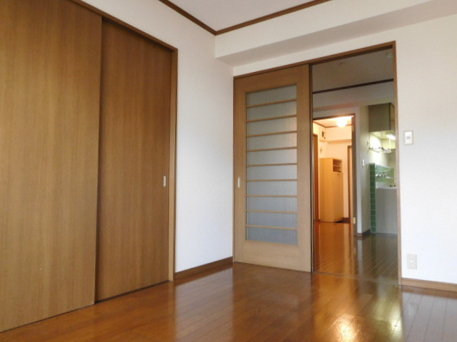 フローラルマンションの玄関