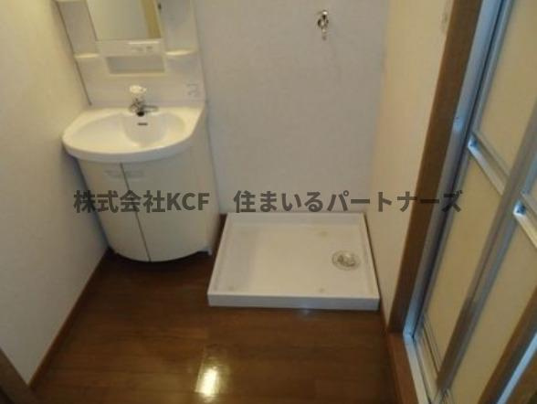 セカンドキャビンの洗面所|広い洗面スペース