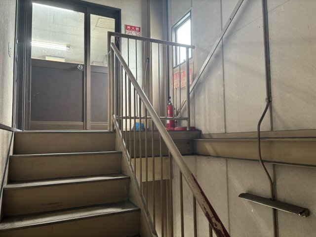 平野区加美東1丁目のその他共用部分|手すりが設けられており、各階へ建物内から移動できます◎