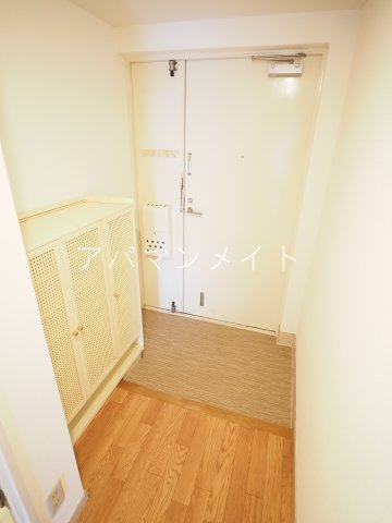 【玄関】 | 収納もある玄関です
