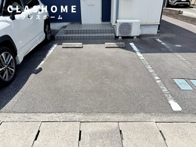 半城土中町戸建借家　B棟の駐車場