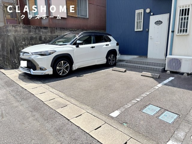 半城土中町戸建借家　B棟の駐車場