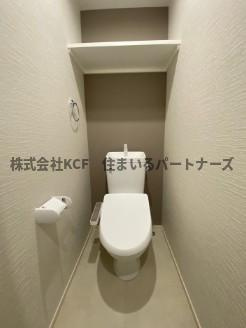 RESIDENCE花畑のトイレ|収納スペース豊富です