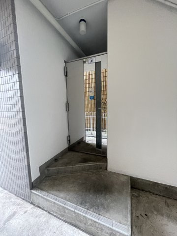 湊川パークサイドのエントランス