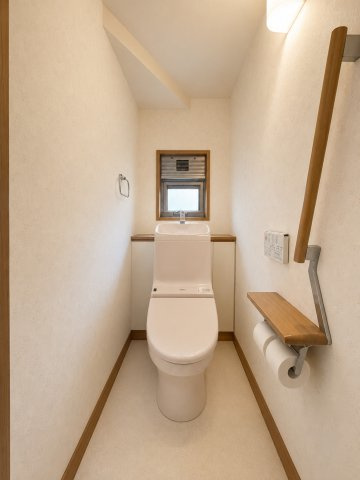 山武市美杉野4丁目　中古戸建のトイレ|※画像の一部はAIを用いて加工・編集しています。実際の状況と異なる場合がありますので、ご了承下さい。