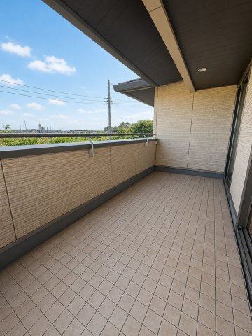 山武市美杉野4丁目　中古戸建のバルコニー|※画像の一部はAIを用いて加工・編集しています。実際の状況と異なる場合がありますので、ご了承下さい。