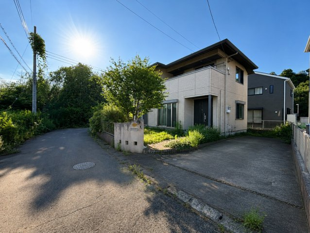 山武市美杉野4丁目　中古戸建の前面道路含む現地写真|※画像の一部はAIを用いて加工・編集しています。実際の状況と異なる場合がありますので、ご了承下さい。