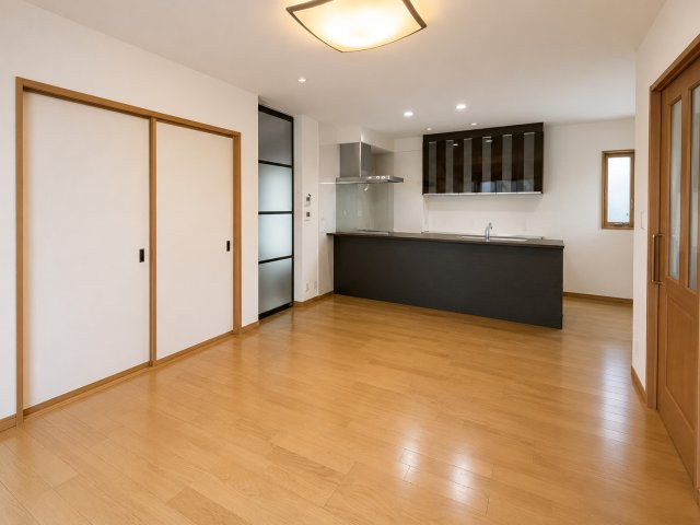 山武市美杉野4丁目　中古戸建の居間・リビング|※画像の一部はAIを用いて加工・編集しています。実際の状況と異なる場合がありますので、ご了承下さい。