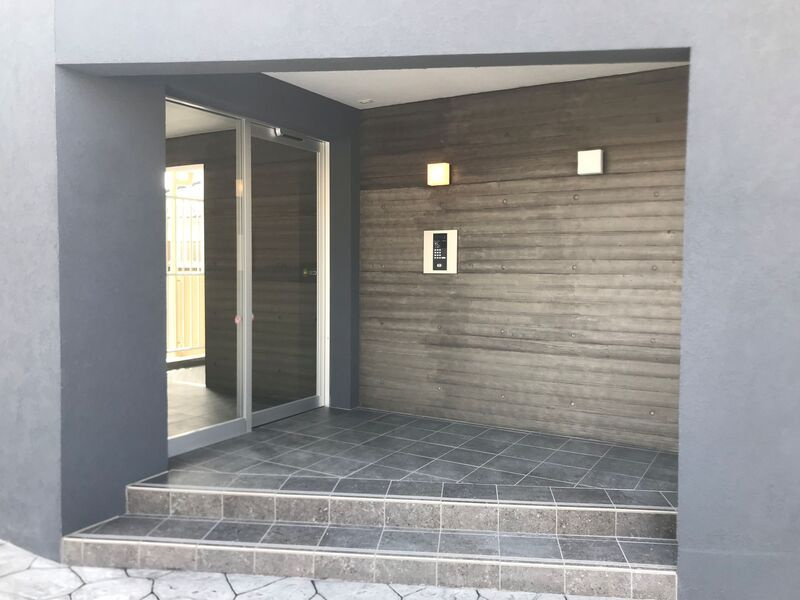 東村山市秋津町５丁目の賃貸マンションのエントランス