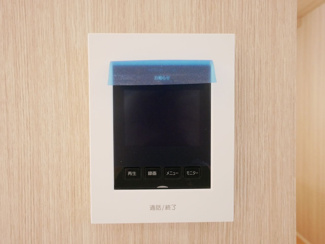 【セキュリティ】 | 甲府市宮原 オール電化新築 全2棟 1号棟 南東角 車並3台 | 来訪者が一目瞭然　モニター付きインターフォン