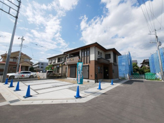 【外観】 | 甲府市宮原 オール電化新築 全2棟 1号棟 南東角 車並3台 | 建物完成済み　随時ご見学可能です。