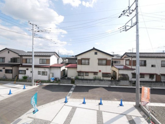 【展望】 | 甲府市宮原 オール電化新築 全2棟 1号棟 南東角 車並3台 | バルコニーより南側を望む