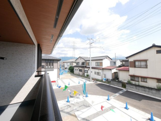 【展望】 | 甲府市宮原 オール電化新築 全2棟 1号棟 南東角 車並3台 | バルコニーより東側を望む