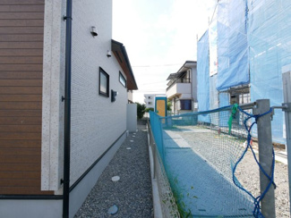 【周辺】 | 甲府市宮原 オール電化新築 全2棟 1号棟 南東角 車並3台 | 敷地北側境界