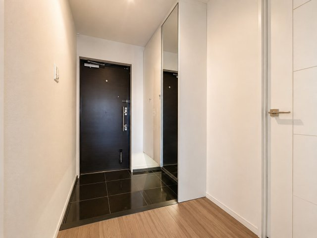 アメイズ諏訪野パークテラスの玄関