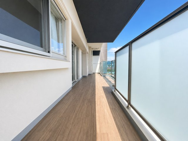 アメイズ諏訪野パークテラスのバルコニー