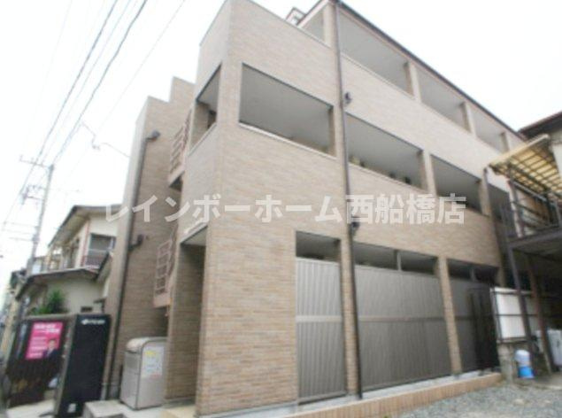 Royal Court 下総中山の外観
