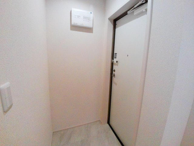 フジパレス灘Ⅰ番館の玄関