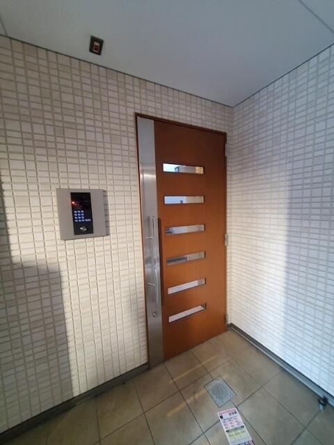 ＲＩＳ弐番館のエントランス