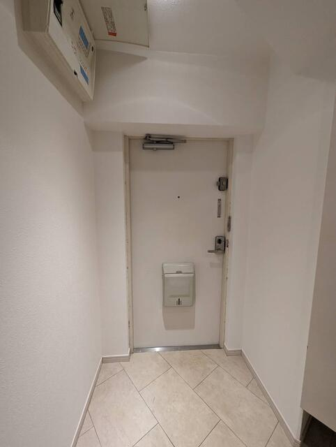 駒場ネオパレスの玄関