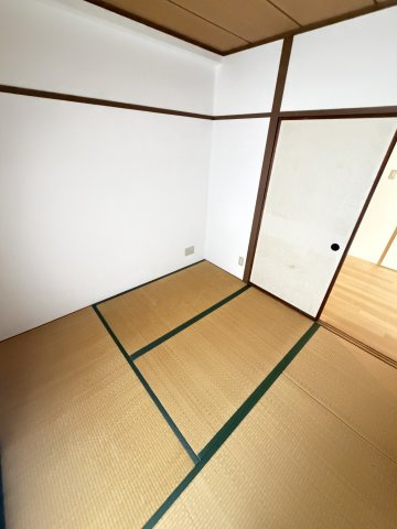 グリーンマンションの和室
