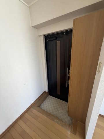長田ビルの玄関