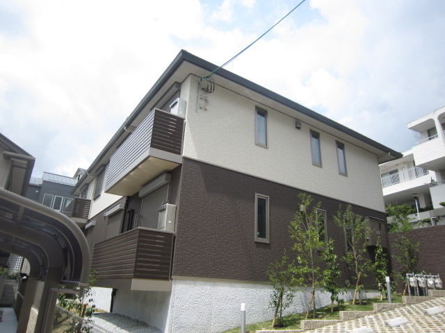 宝塚市雲雀丘１丁目のアパート