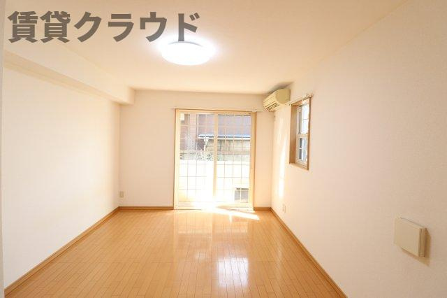 ユイマール末広の居間・リビング|こちらのリビングで趣味の時間をお楽しみください