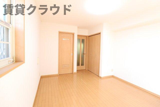 ユイマール末広の寝室|広くて明るい寝室