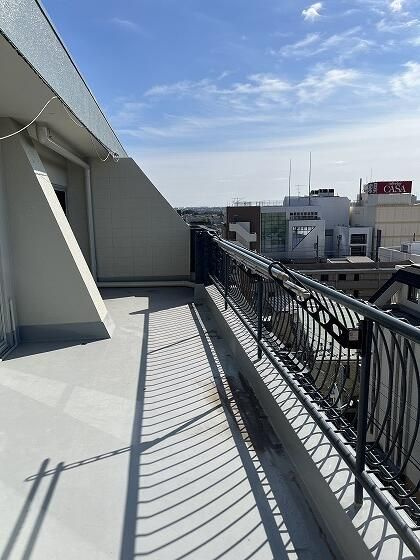 栄マンションのバルコニー|バルコニーからの眺めを楽しみながら食事をしませんか