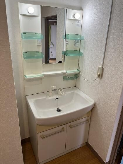 栄マンションの洗面所|脱衣スペースもあります