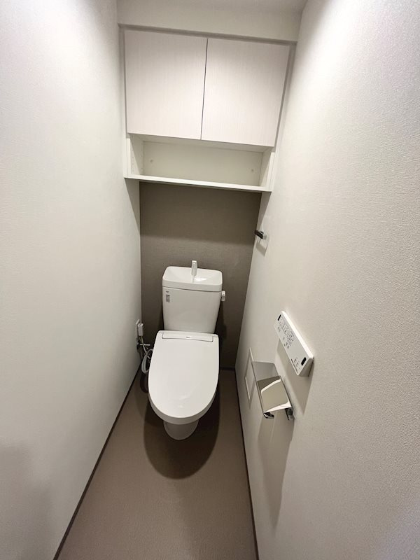 ステージグランデ台東根岸アジールコートのトイレ|ゆったりとした空間のトイレです