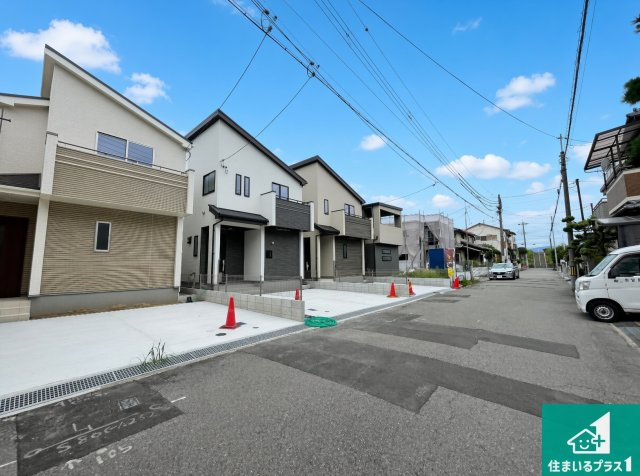 5日(土)6日(日)現地ご見学可能！　尼崎市東園田町　全6邸の前面道路含む現地写真|周辺は閑静な住宅街！前面道路広々で車の出し入れも便利です。駐車が苦手な方でも安心して車庫入れできます！
