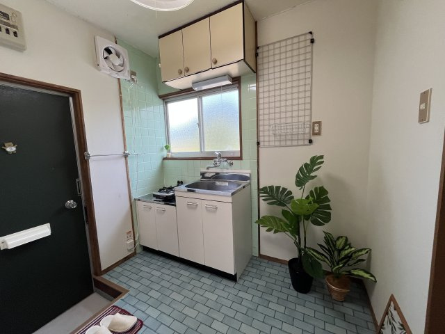 松山町8戸アパートのキッチン