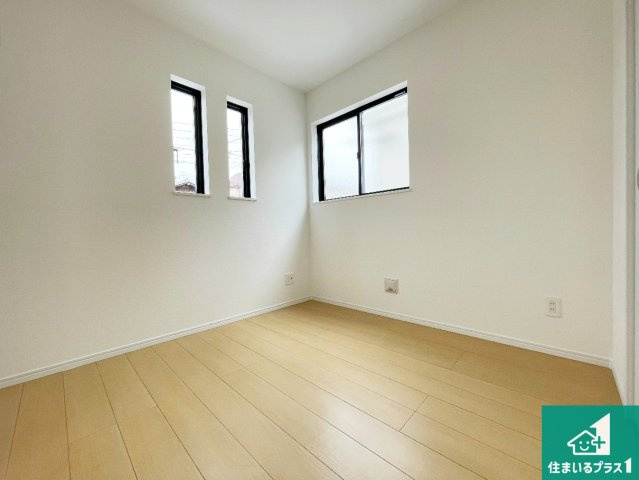尼崎市東園田町　新築一戸建ての洋室|シンプルな洋室は、自分好みのインテリアが楽しめます♪ご家族とインテリアや家具を選びに行くのは新築購入時の醍醐味の一つです。ぜひお楽しみください♪