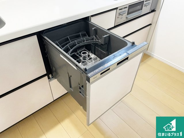 ■尼崎市東園田町　新築一戸建ての設備|食事後の一仕事、食器洗いをボタン一つでお任せできちゃいます！場所を取らないビルトイン式なので、お料理スペースもしっかり確保！