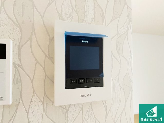 ■尼崎市東園田町　新築一戸建ての防犯設備|カラーモニターインターホン！声だけでなく来訪者の姿や顔がモニターで確認できるので、小さなお子様がいらっしゃるご家庭でも安心できます！