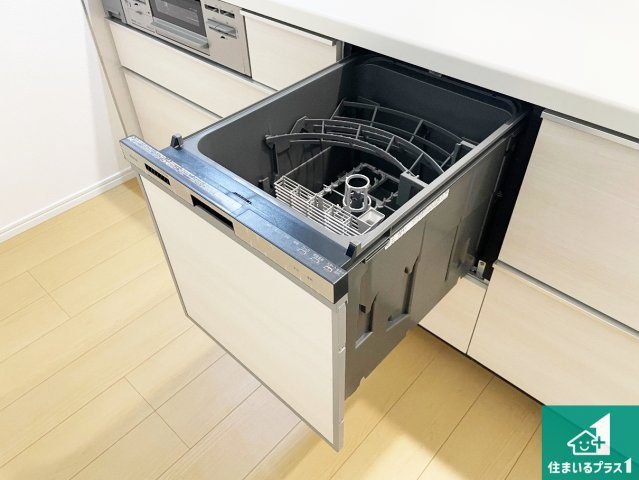 ■尼崎市東園田町　新築一戸建ての設備|食事後の一仕事、食器洗いをボタン一つでお任せできちゃいます！場所を取らないビルトイン式なので、お料理スペースもしっかり確保！