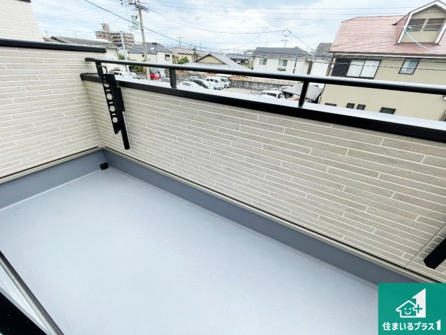 ■尼崎市東園田町　新築一戸建てのバルコニー|ワイドバルコニーは洗濯物を干すスペースが広いのでご家族が多くても安心！