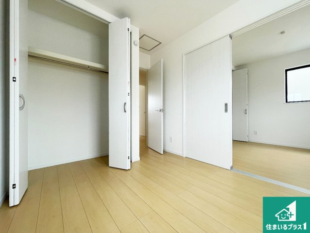■尼崎市東園田町　新築一戸建ての洋室|シンプルな洋室は、自分好みのインテリアが楽しめます♪ご家族とインテリアや家具を選びに行くのは新築購入時の醍醐味の一つです。ぜひお楽しみください♪