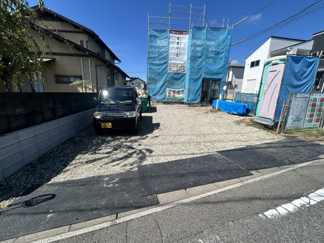 新築　高崎市箕郷町西明屋1期　LIGNAGE　１号棟の駐車場|現地写真　駐車スペースは並列3台分可能です！

