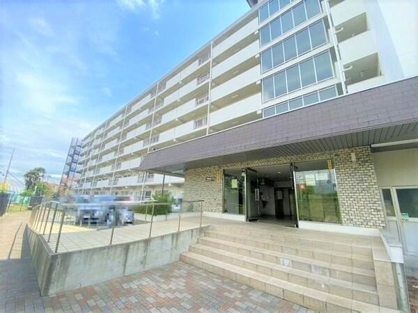 プラザ千里山のエントランス