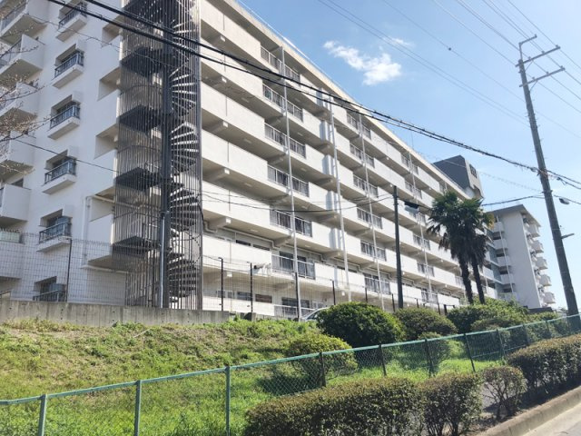 プラザ千里山の外観
