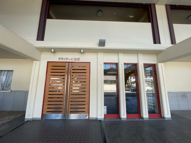 グランドール宝塚のエントランス|建物の内部です