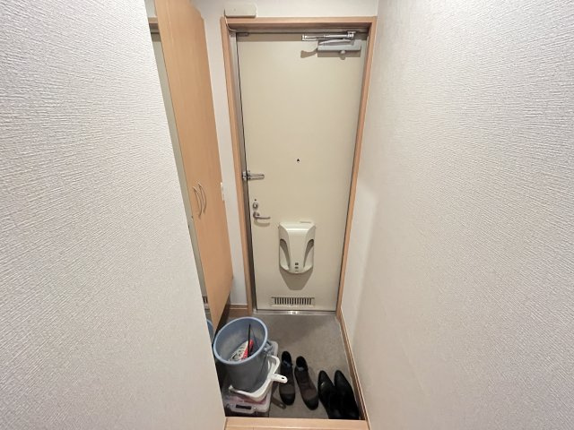 クレストガーデンCの玄関