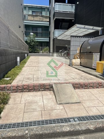 リブリエトワールひばりヶ丘のエントランス