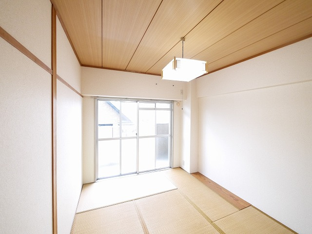 グレースコート大宮の和室|こちらの居間で趣味の時間をお楽しみください
