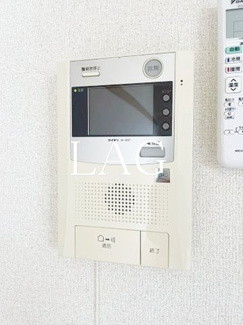 【設備】 | メゾンベール | モニター付きインターホンです。