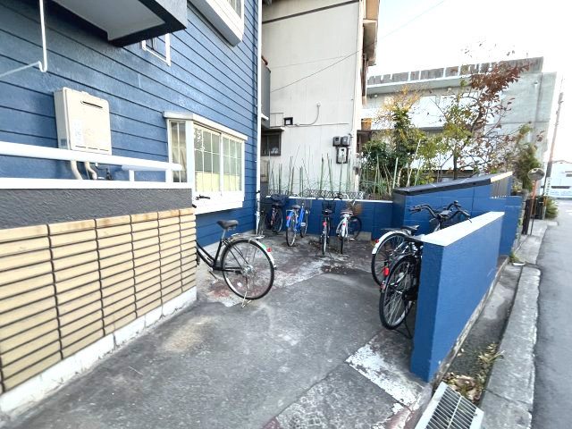シャルマン南野の駐車場